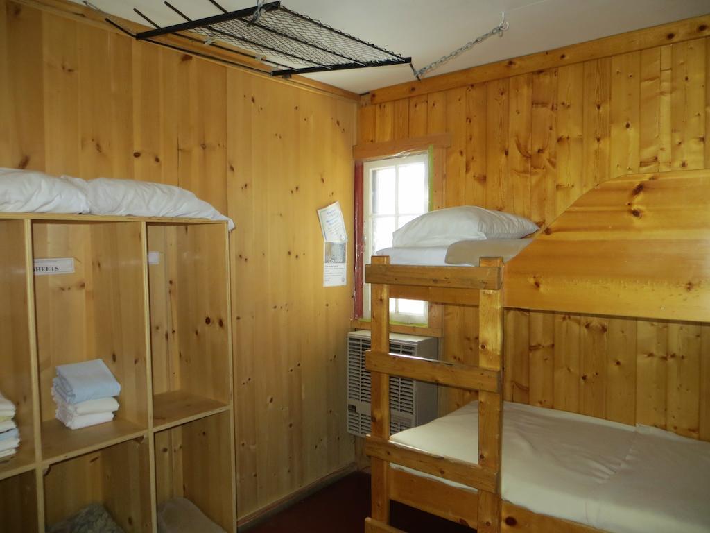 Hi Rampart Creek - Hostel Saskatchewan River Crossing Room photo