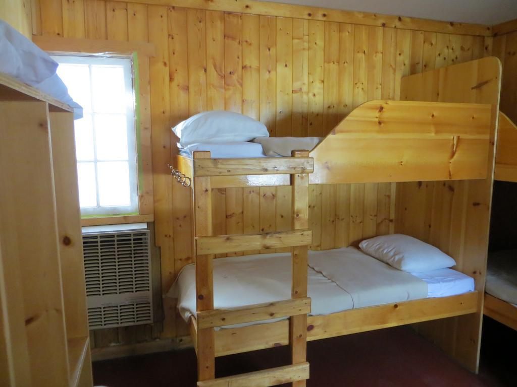 Hi Rampart Creek - Hostel Saskatchewan River Crossing Room photo